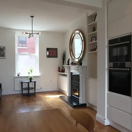 Bright And Luxurious Two-bedroom House * Dublin