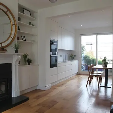 Bright And Luxurious Two-bedroom House