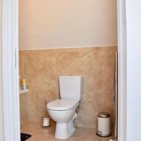 Bright And Luxurious Two-bedroom House Casa vacanze *
