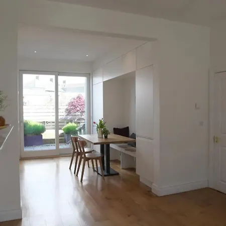 Bright And Luxurious Two-bedroom House * Dublin