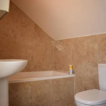 Bright And Luxurious Two-bedroom House *